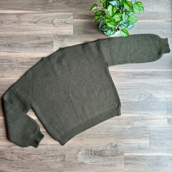 Mikarose Blair Slight Oversized Classic Knit Sweater in Satin Moss Green Size M - Picture 11 of 13